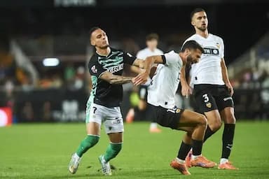 1-1，西甲第5遭西甲第19逼平，23岁巴萨旧将阿布德发威难换3分_比赛_皇家贝蒂斯_瓦伦西亚队