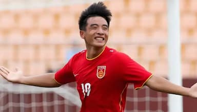 中国男足新星魏祥鑫崭露头角，或成武磊继任者_王钰栋_潜力_球员