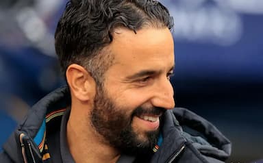 阿莫林的魔法功效：曼联5轮不败重回正轨，领先死敌利物浦_战术_德里赫特